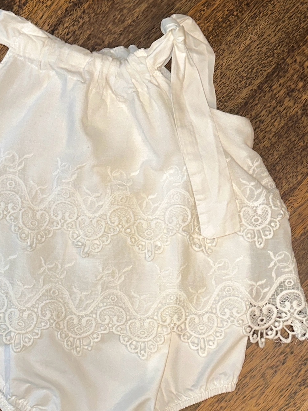 EUC Baby Girl Lace Romper in Size 6-9 months - Picture 8 of 9